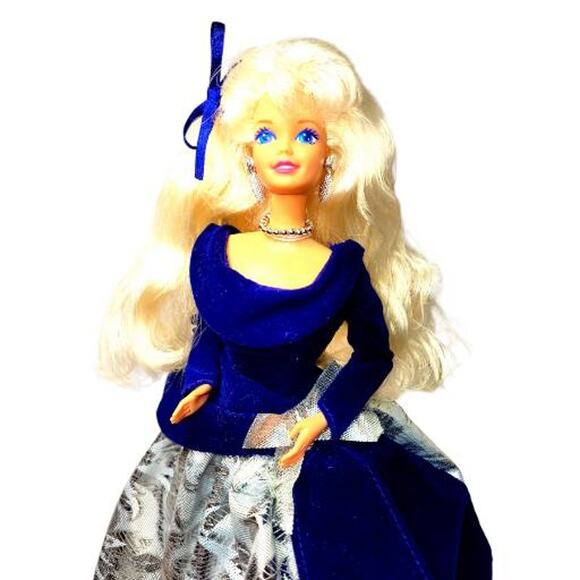 1995 Vintage Avon Winter Velvet Barbie - Picture 5 of 8